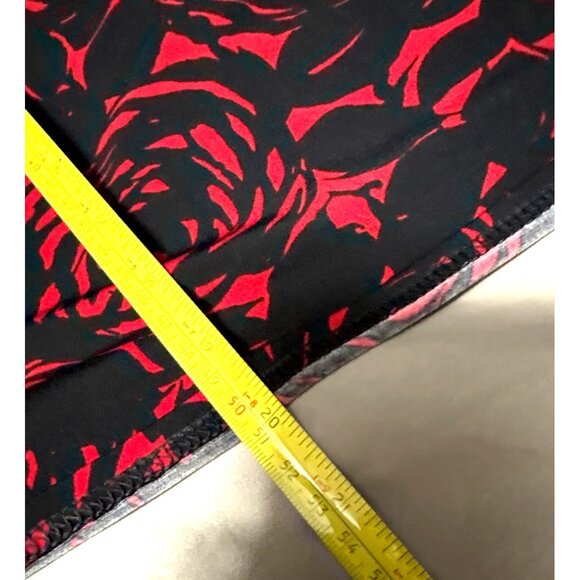 Kim Rogers Petite Red & Black Floral Tank Top 10P Stretch Polyester - Picture 6 of 6